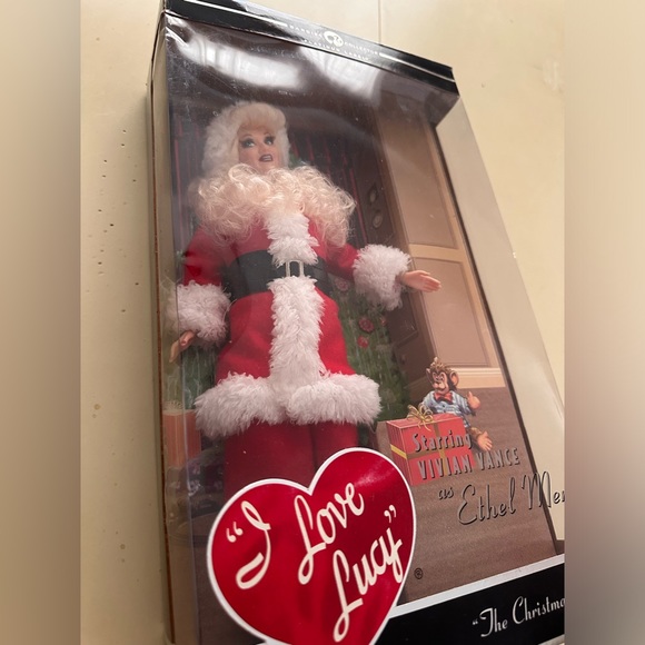 I Love Lucy ETHEL MERTZ SANTA BARBIE DOLL Christmas Show PLATINUM Label (2007) - Picture 4 of 9